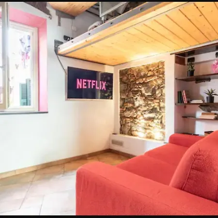 5 Minutes From The Station With Wi-fi&air Conditioning *