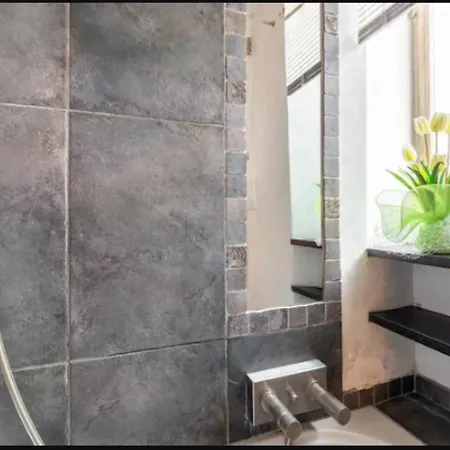 5 Minutes From The Station With Wi-fi&air Conditioning Apartment *