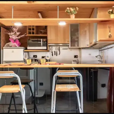 5 Minutes From The Station With Wi-fi&air Conditioning *