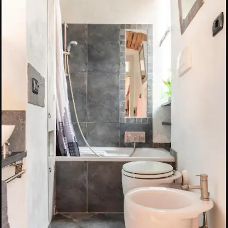 5 Minutes From The Station With Wi-fi&air Conditioning *