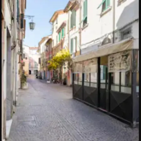 5 Minutes From The Station With Wi-fi&air Conditioning *