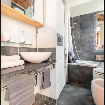 5 Minutes From The Station With Wi-fi&air Conditioning Apartment